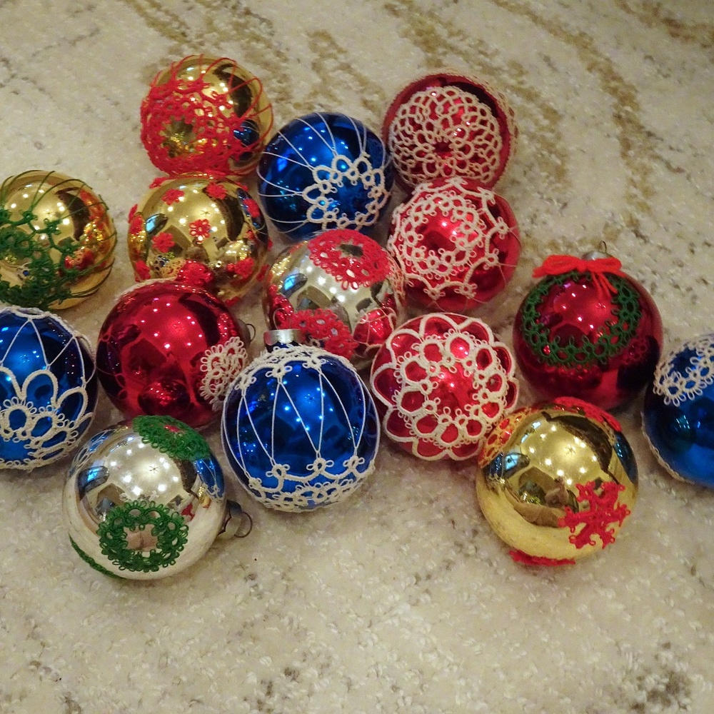 Vintage Tatted Lace Glass Christmas Ornaments Red Blue Silver Gold - Set of 16 - Picture 3 of 6